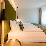 Отель Weinhotel Freylich Zahn 4*