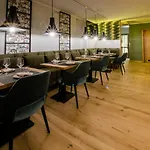 Отель Weinhotel Freylich Zahn 4*