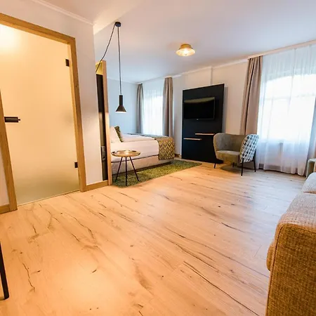 Hotel Weinhotel Freylich Zahn 4*