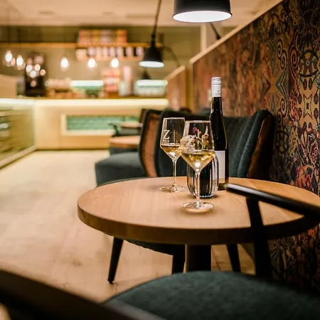 Weinhotel Freylich Zahn 4*