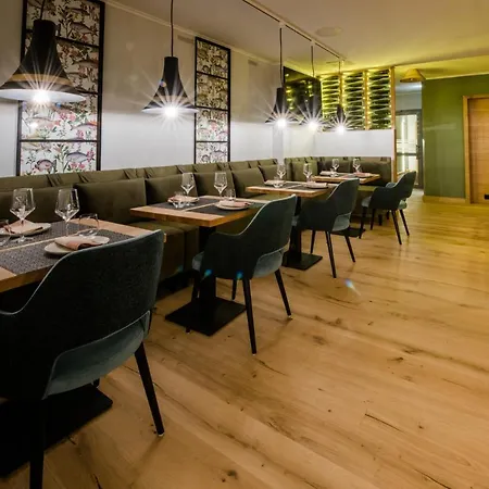 Hotel Weinhotel Freylich Zahn 4*